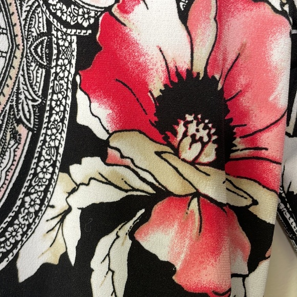 White House Black Market || Horseshoe Neckline Print Tunic - Picture 10 of 17